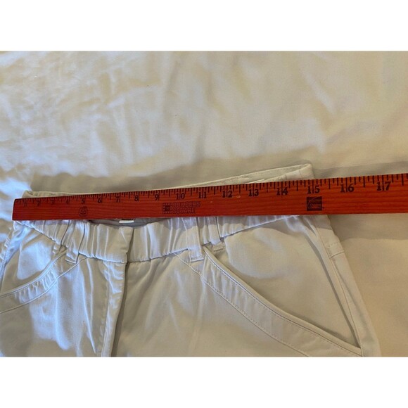 Cato Women’s Activewear White Capris Pants Size 8 With Elastic Waist & Pockets - Picture 8 of 9